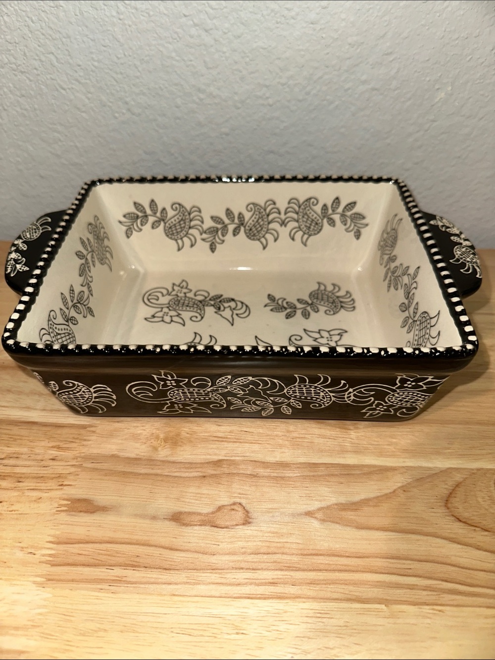 Baum Paisley/Botanical/Floral Black and White Casserole Pan